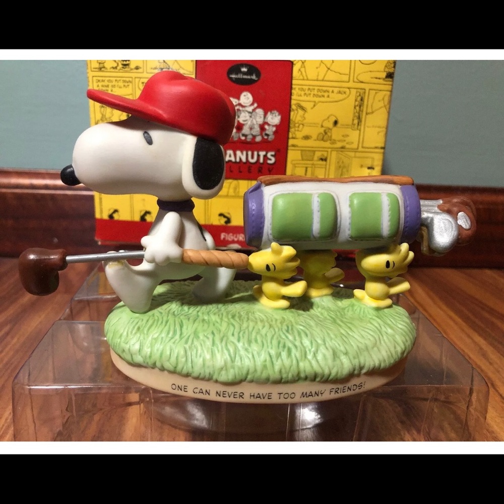Hallmark snoopy On The Course golf figurine